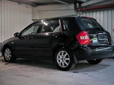 Gebraucht Kia Cerato 140 PS (102 kW) 2004 Schwarz Kleinwagen