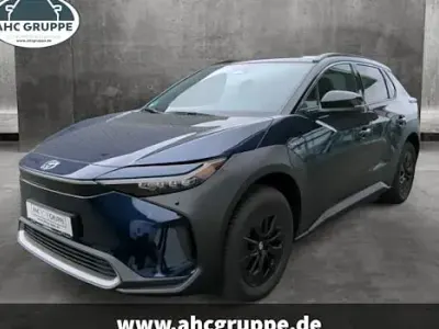 Begagnad Toyota bZ4X Lounge 164 kW (224 HK) 2025 Blå SUV