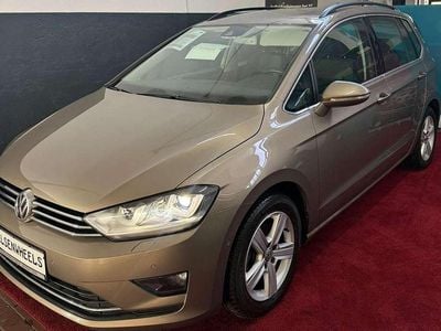 Pyramid gold metallic Gebraucht 2015 VW Golf Sportsvan Highline Van / Kleinbus | 14.490 € (Guter Preis)
