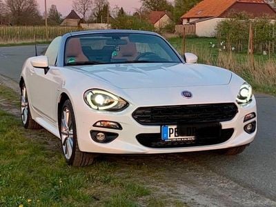 Second-hand Fiat 124 Spider Lusso 140 CP (102 kW) 2019 Alb Cabrio