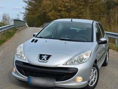 Gebraucht Peugeot 206+ 69 PS (50 kW) 2009 Silber Kleinwagen