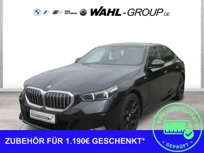 Gebraucht BMW 550e M Sport 489 PS (359 kW) 2025 Saphirschwarz Limousine