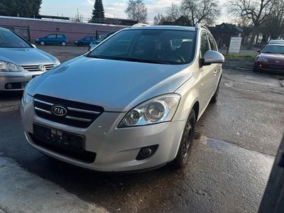 Gebraucht Kia Ceed 109 PS (80 kW) 2007 Grau Kleinwagen