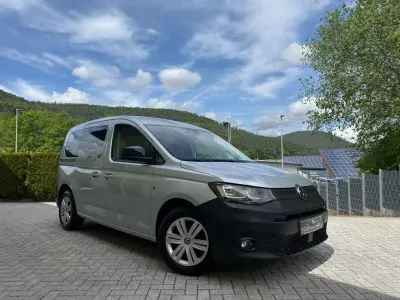 Używany VW Caddy 102 KM (75 kW) 2021 Srebrny Minivan