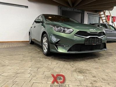 Grün Gebraucht 2022 Kia Ceed Edition 7 Kleinwagen | 13.990 € (Fairer Preis)