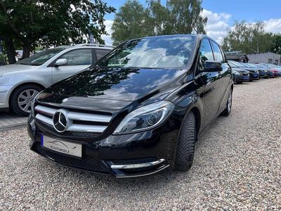 Gebraucht Mercedes B180 122 PS (89 kW) 2014 Schwarz Van / Kleinbus