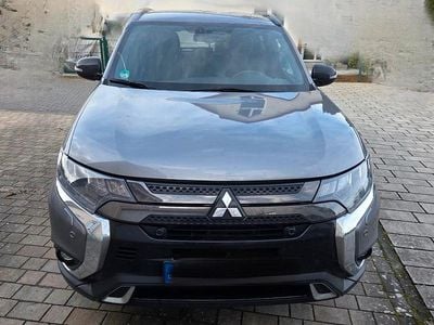 Gebraucht Mitsubishi Outlander 149 PS (109 kW) 2019 Grau SUV