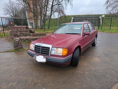 Rot Gebraucht 1990 Mercedes E200 Limousine | 3.600 €