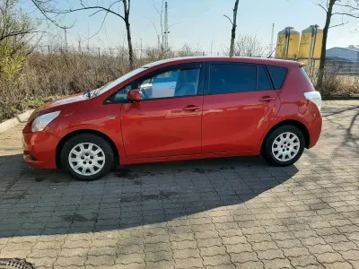 Gebraucht Toyota Verso 126 PS (92 kW) 2009 Rot Van / Kleinbus