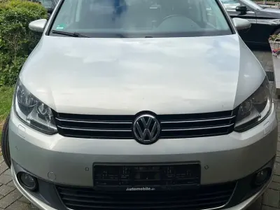Gebraucht VW Touran Comfortline 105 PS (77 kW) 2013 Silber Van / Kleinbus