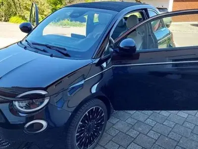 Gebraucht Fiat 500e La Prima 86 kW (118 PS) 2023 Schwarz Cabrio