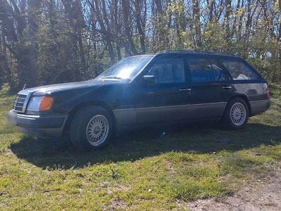 Gebraucht Mercedes E300 179 PS (131 kW) 1989 Schwarz Kombi