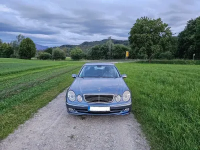 Gebraucht Mercedes E240 Avantgarde 177 PS (130 kW) 2004 Blau Limousine
