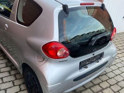 Silber Gebraucht 2006 Toyota Aygo Kleinwagen | 1.790 € (Fairer Preis)