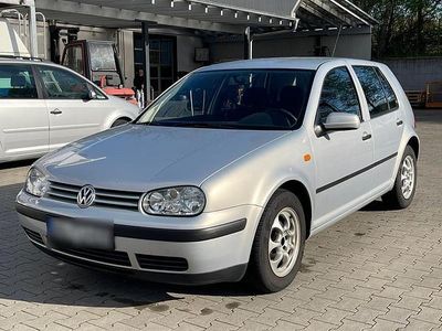 Second-hand VW Golf III 75 CP (55 kW) 1998 Argintiu Berlinǎ