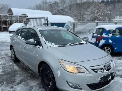 Gebraucht Opel Astra 95 PS (69 kW) 2011 Silber Kombi