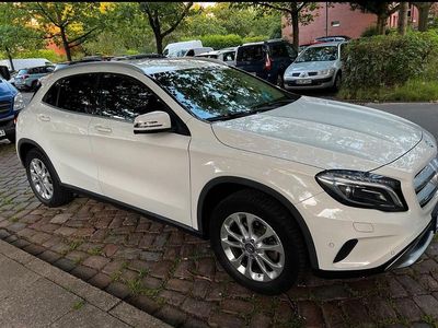 Mercedes GLA220