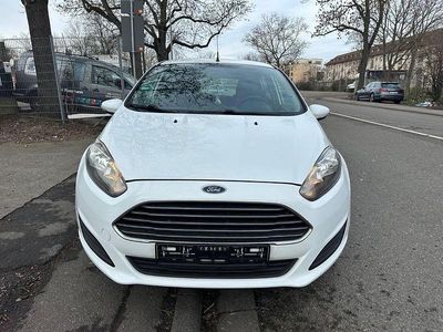 Weiß Gebraucht 2013 Ford Fiesta Trend Limousine | 1.650 € (Guter Preis)