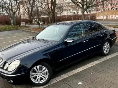 Gebraucht Mercedes E240 180 PS (132 kW) 2002 Blau Limousine