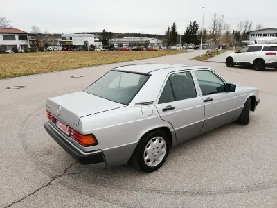 Gebraucht Mercedes 190 Sportline 108 PS (79 kW) 1993 Silber Limousine