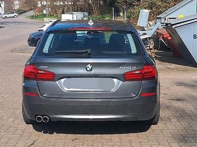 Gebraucht BMW 520 190 PS (139 kW) 2016 Grau Kombi