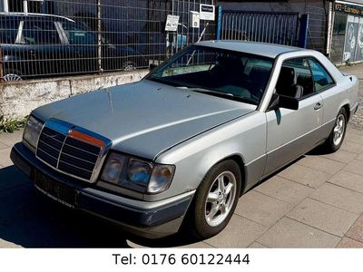 Usado Mercedes 230 132 HP (97 kW) 1988 Prateado Coupé