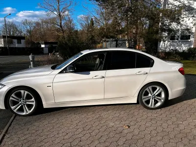 Gebraucht BMW 325 253 PS (186 kW) 2013 Weiß Limousine