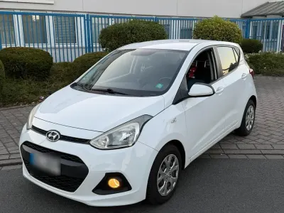 Gebraucht Hyundai i10 87 PS (63 kW) 2015 Weiß Kleinwagen