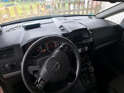 Usata Opel Zafira 125 CV (91 kW) 2011 Andere farben Monovolume