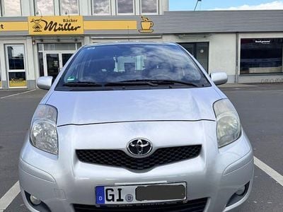 Gebraucht Toyota Yaris 99 PS (72 kW) 2011 Silber Kleinwagen