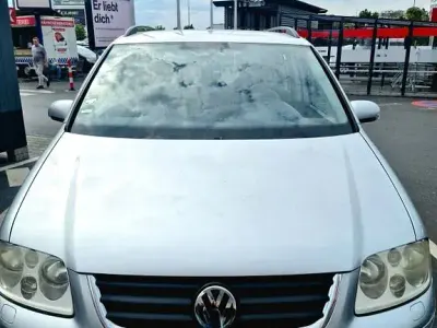 Gebraucht VW Touran Basis 116 PS (85 kW) 2004 Silber Van / Kleinbus