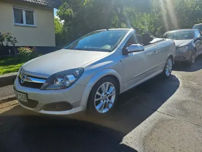 Używany Opel Astra Cabriolet Edition 105 KM (77 kW) 2006 Srebrny Kabriolet