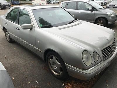 Mercedes E200