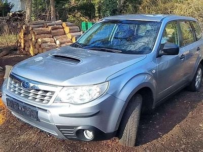 Begagnad Subaru Forester Active 147 HK (108 kW) 2012 Silver SUV