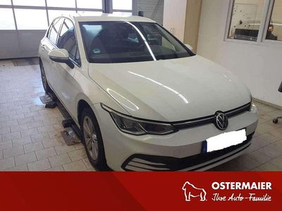 Gebraucht VW Golf VII Life 150 PS (110 kW) 2020 Pure white Limousine