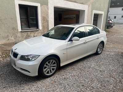Gebraucht BMW 320 163 PS (119 kW) 2008 Weiß Limousine