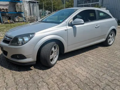 Gebraucht Opel Astra GTC Sport 116 PS (85 kW) 2009 Silber Limousine