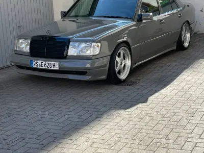 Gebraucht Mercedes E280 197 PS (144 kW) 1993 Grau Limousine