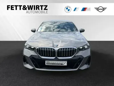 Gebraucht BMW 520 M Sport 197 PS (144 kW) 2025 Oxidgrau metallic Limousine