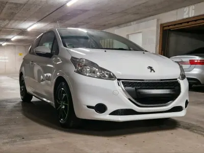 Gebraucht Peugeot 208 68 PS (50 kW) 2015 Weiß Kleinwagen