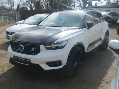 Używany Volvo XC40 R-Design 268 KM (197 kW) 2018 Biały SUV