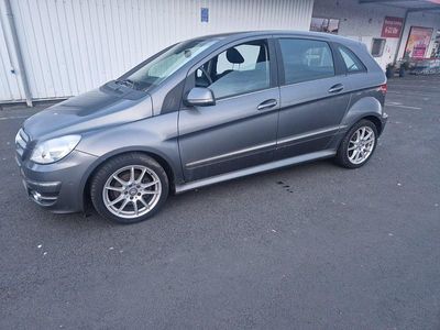 Mercedes B200