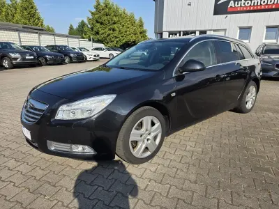 Gebraucht Opel Insignia Edition 131 PS (96 kW) 2011 Karbonschw graphitschw midnigh Kombi