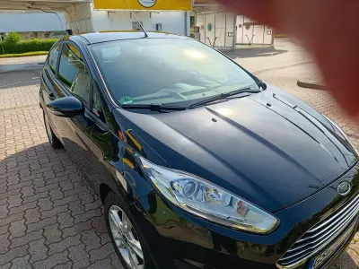 Gebraucht Ford Fiesta SYNC Edition 101 PS (74 kW) 2016 Schwarz Kleinwagen