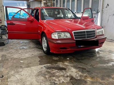 Gebraucht Mercedes C200 102 PS (75 kW) 2000 Rot Limousine