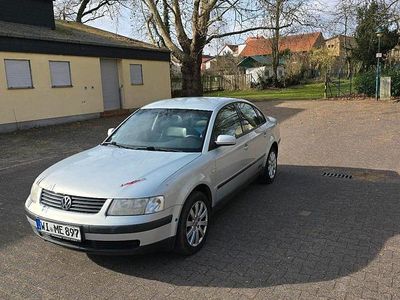 Gebraucht VW Passat 125 PS (91 kW) 1998 Grau Limousine