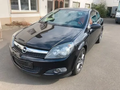 Gebraucht Opel Astra GTC 115 PS (84 kW) 2009 Schwarz Coupé