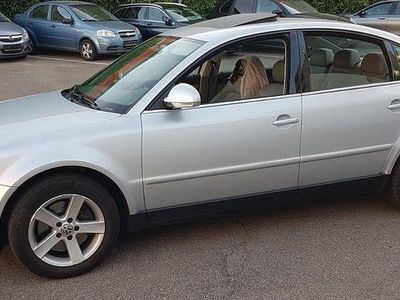 Second-hand VW Passat Highline 193 CP (141 kW) 2004 Argintiu Berlinǎ