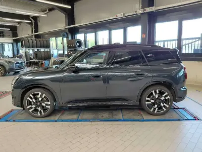 Używany Mini Cooper 156 KM (114 kW) 2024 Szary Hatchback
