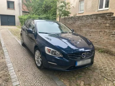 Gebraucht Volvo V60 181 PS (133 kW) 2015 Blau Kombi